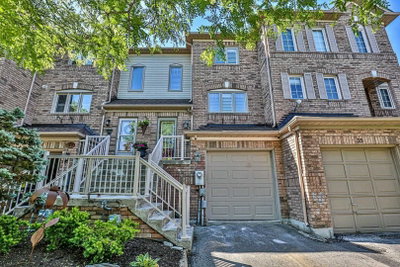 Townhouse sold at 37 Bowler Street, Aurora, Ontario, L4G7H7 - Bayview Wellington - MLS: N4799648
