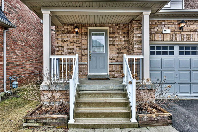 210 Cabin Trail Cres, Whitchurch-Stouffville, L4A0S3 | Image 2