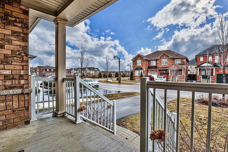 210 Cabin Trail Cres, Whitchurch-Stouffville, L4A0S3 | Image 3