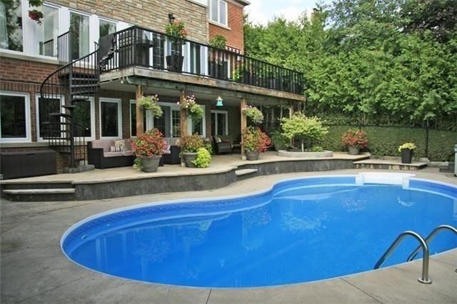 956 Portminster Crt, Newmarket, L3X1L8 | Image 2