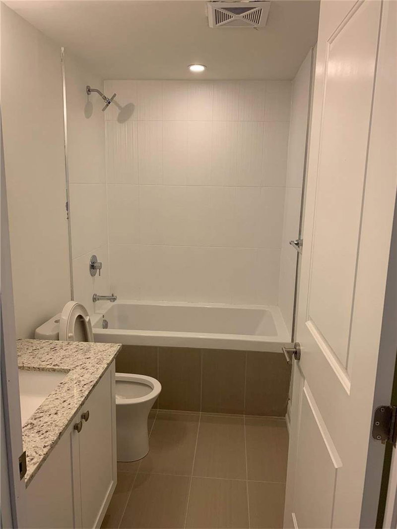 508 - 9618 Yonge St, Richmond Hill, L4C0X5 | Image 3