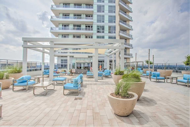 607 - 9205 Yonge St, Richmond Hill, L4C6Z2 | Image 2