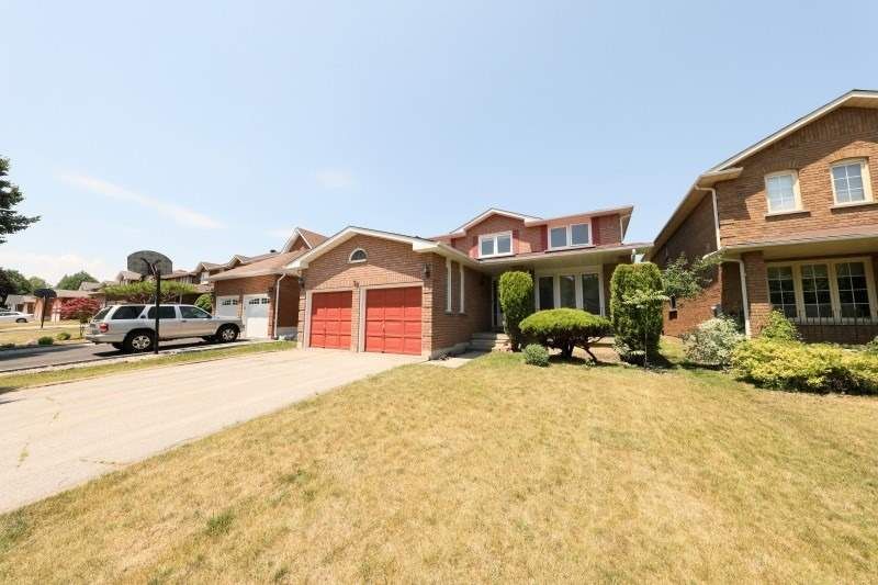 38 Southgate Cres, Richmond Hill, L4B2E3 | Image 2
