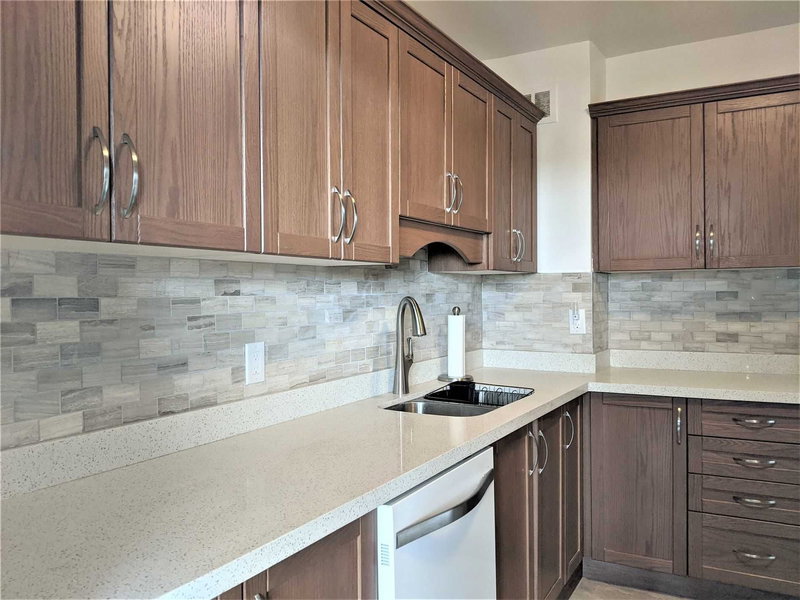 604 - 67 Richmond St, Richmond Hill, L4C3Y3 | Image 3