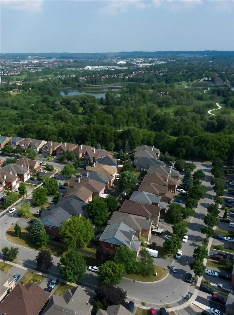 50 Widdifield Ave, Newmarket, L3X1Z4 | Image 2