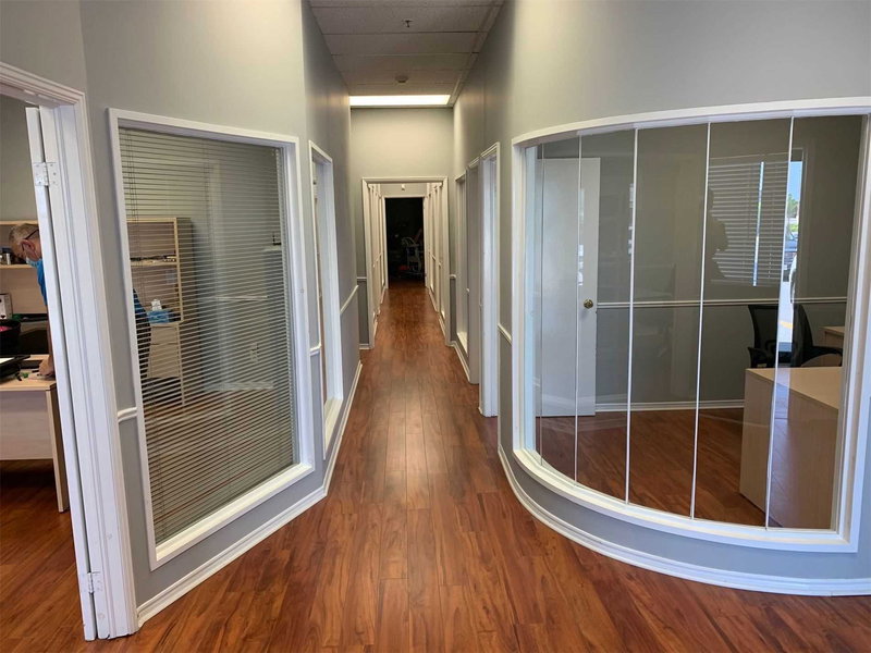 16 - 160 East Beaver Creek Rd, Richmond Hill, L4B 3L4 | Image 2