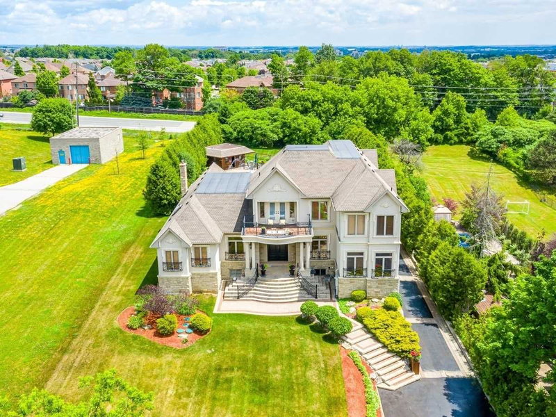 776 Woodland Acres Cres, Vaughan, L6A1G2 | Image 2