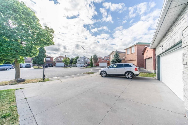 33 Erla Crt, Markham, L3S3B3 | Image 2