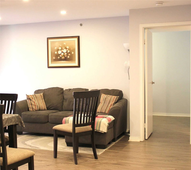 821 - 75 Weldrick Rd, Richmond Hill, L4C0H9 | Image 3