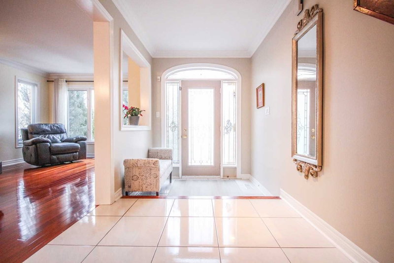 23 Brookeview Dr, Aurora, L4G6N1 | Image 3