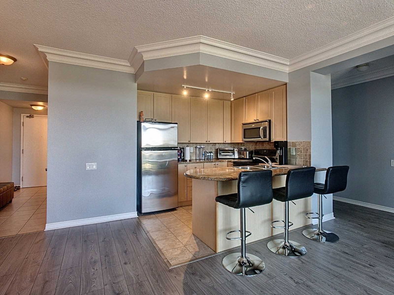 714 - 11121 Yonge St, Richmond Hill, L4C0S7 | Image 2