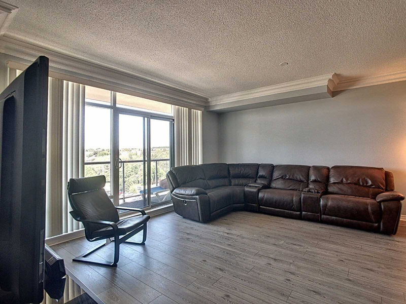 714 - 11121 Yonge St, Richmond Hill, L4C0S7 | Image 3