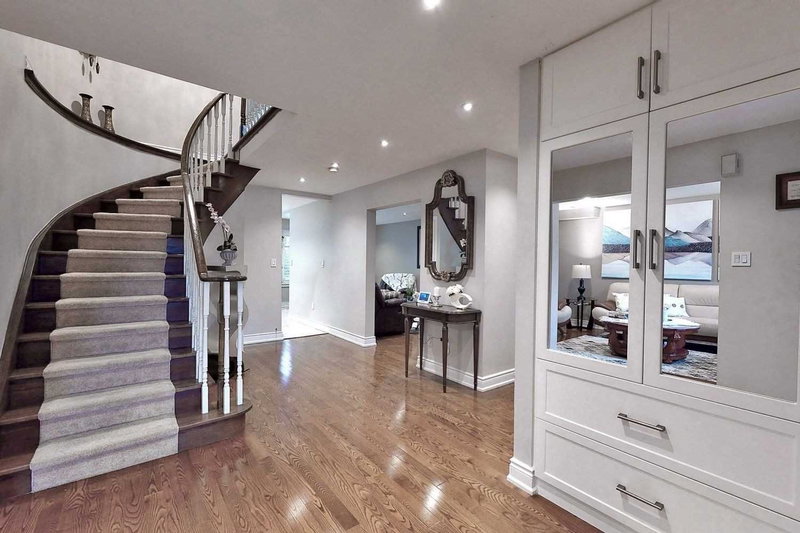 64 Mandel Cres, Richmond Hill, L4C9Z7 | Image 3