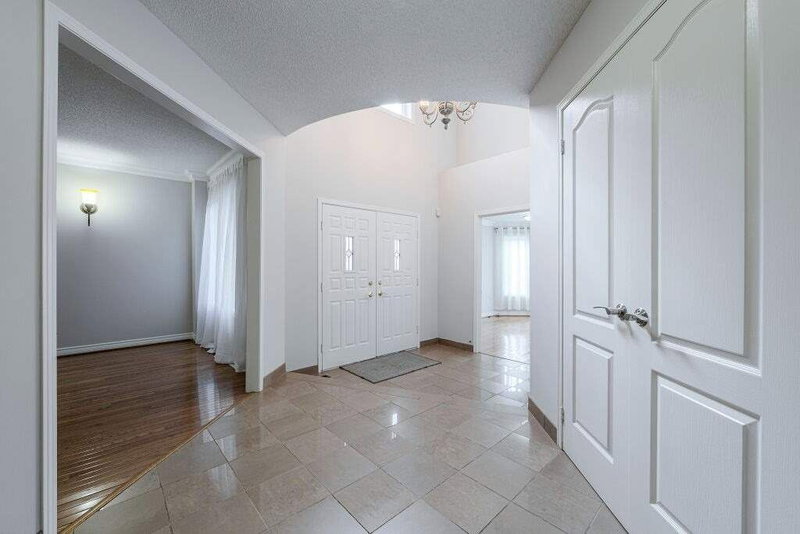 47 Edenbridge Dr, Vaughan, L4J7V1 | Image 3