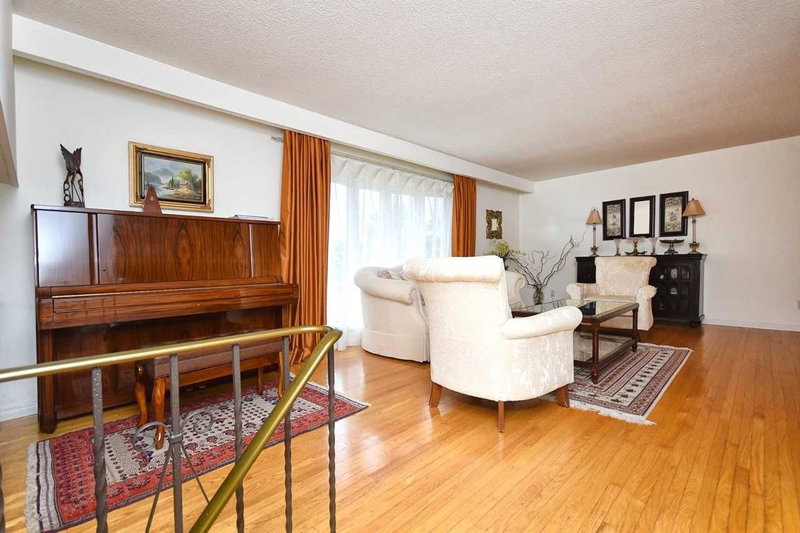 29 Colonsay Rd, Markham, L3T 3E9 | Image 3
