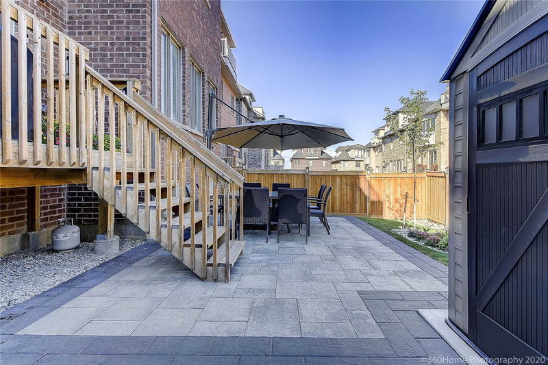 39 Giardina Cres, Richmond Hill, L4B0G1 | Image 2