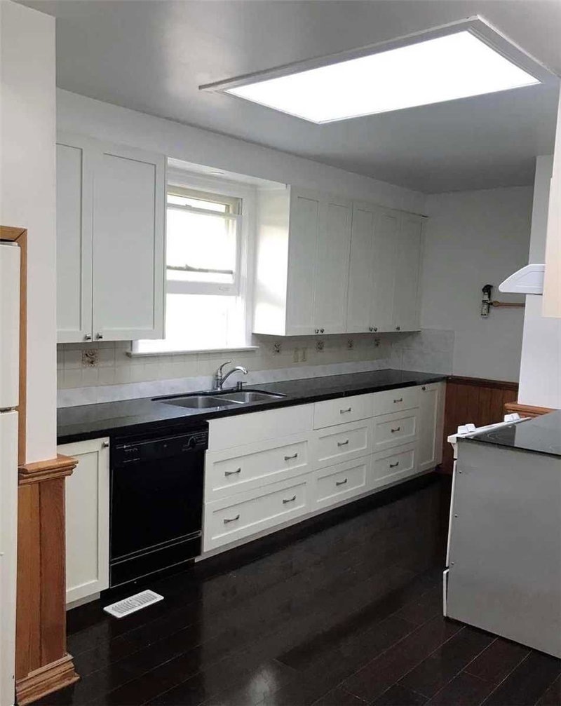 5 Lunar Cres, Markham, L3R2T9 | Image 2