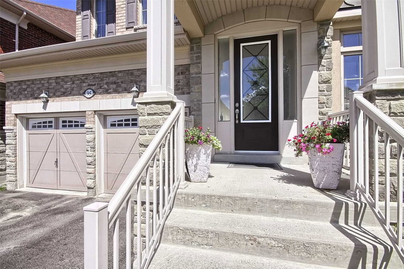 95 Vines Pl, Aurora, L4G 0R7 | Image 2