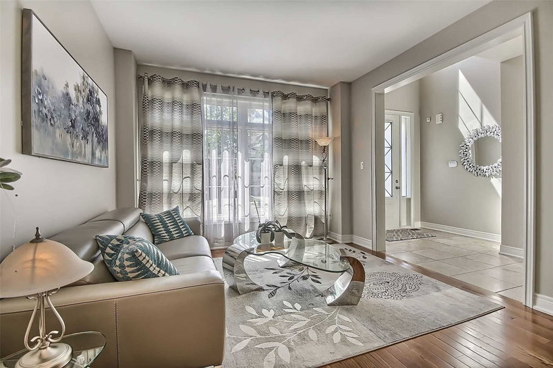 95 Vines Pl, Aurora, L4G 0R7 | Image 3