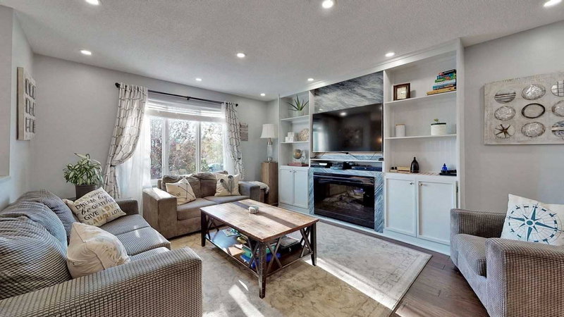 17 Fox Run Lane, Bradford West Gwillimbury, L3Z 2J1 | Image 2