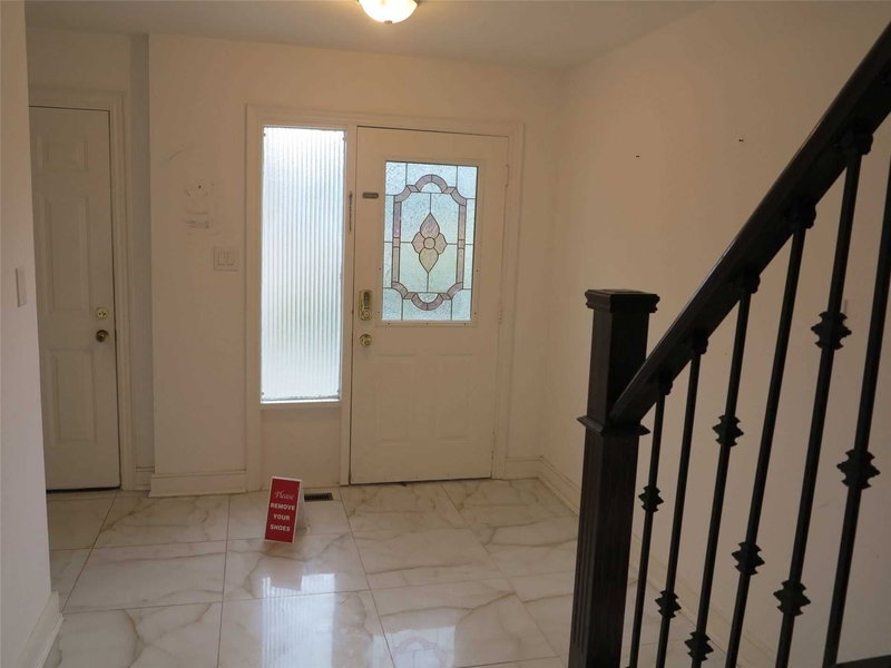 42 Coventry Crt, Richmond Hill, L4C8B8 | Image 3