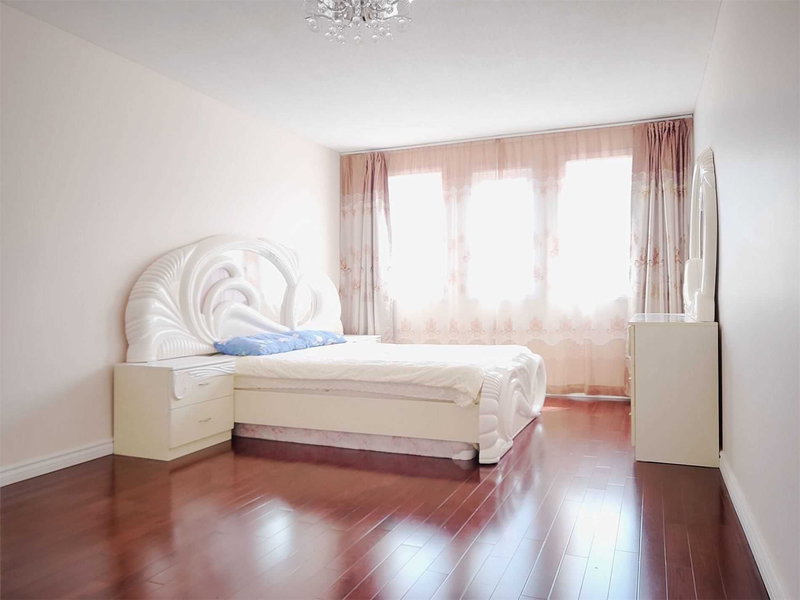 100 Bernard Ave, Richmond Hill, L4C9Z5 | Image 2