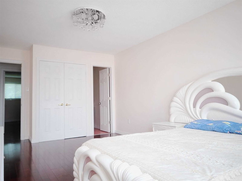 100 Bernard Ave, Richmond Hill, L4C9Z5 | Image 3