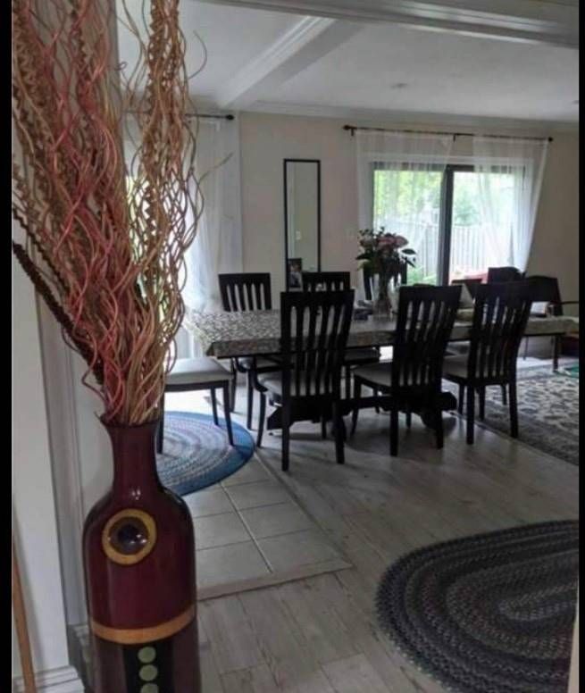 65 Manning Cres, Newmarket, L3Y6H3 | Image 2