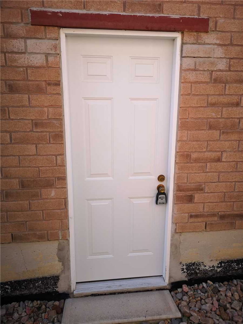 20 Aztec Crt, Richmond Hill, L4S2W6 | Image 2