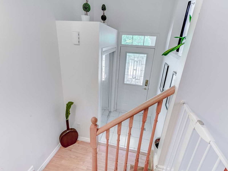 33 Schouten Cres, Markham, L3P7W8 | Image 3