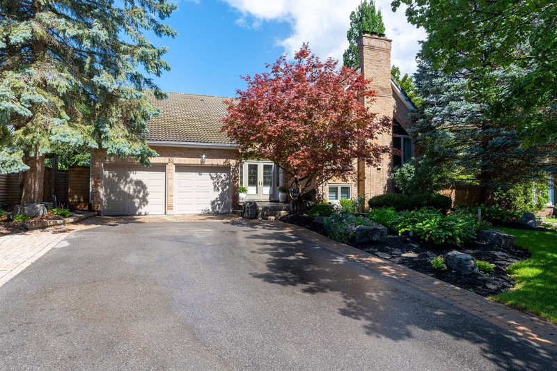 32 Whitfield Crt, Aurora, L4G 5L7 | Image 2
