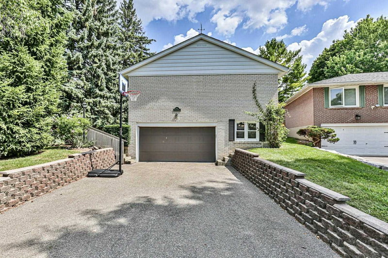 156 Trayborn Dr, Richmond Hill, L4C4L1 | Image 2