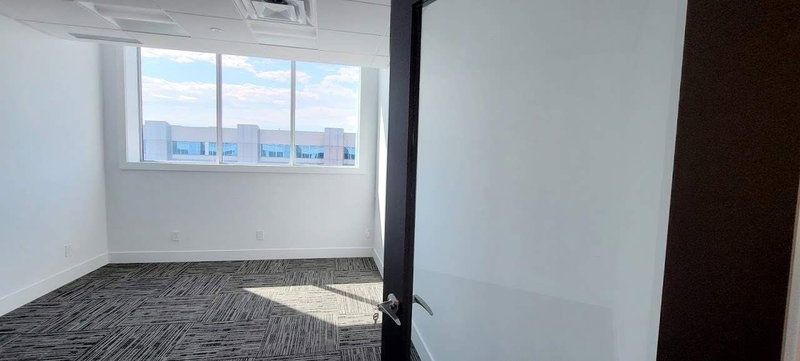 7 - 7611 Pine Valley Dr, Vaughan, L4L0A2 | Image 3