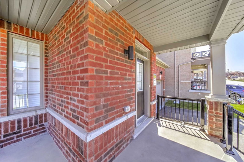 148 Frank Kelly Dr, East Gwillimbury, L9N0V1 | Image 2