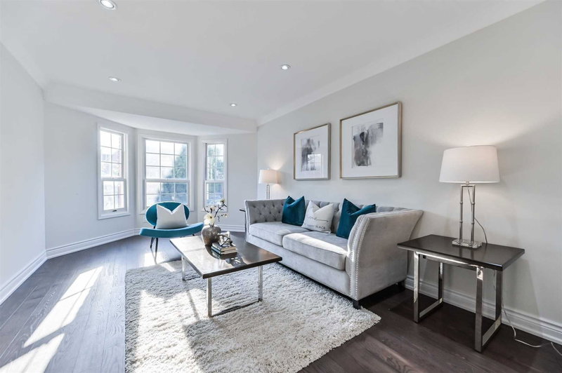 741 Shanahan Blvd, Newmarket, L3X1P8 | Image 3