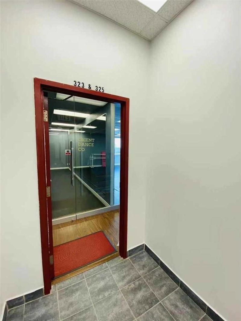 323&325 - 550 Highway 7 E, Richmond Hill, L4B 3Z4 | Image 3