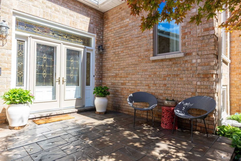 32 Whitfield Crt, Aurora, L4G 5L7 | Image 3