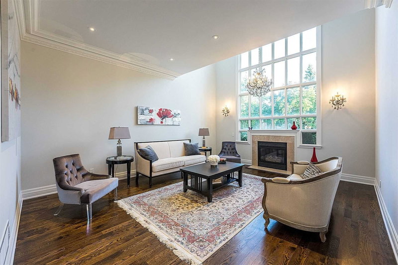 126 Old Surrey Lane, Richmond Hill, L4C8S6 | Image 3