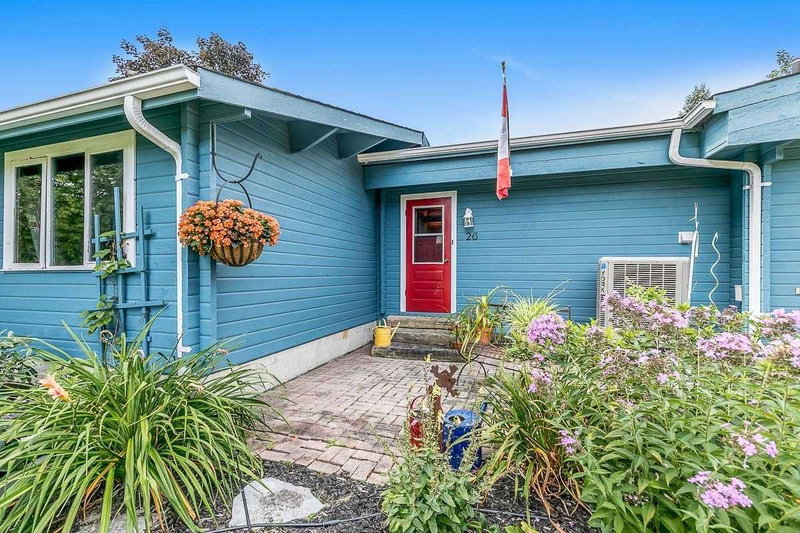 26 Orchard Crt, East Gwillimbury, L0G1M0 | Image 2