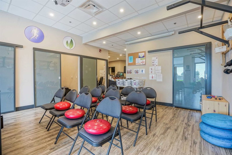 303 - 10376 Yonge St, Richmond Hill, L4C3B8 | Image 3