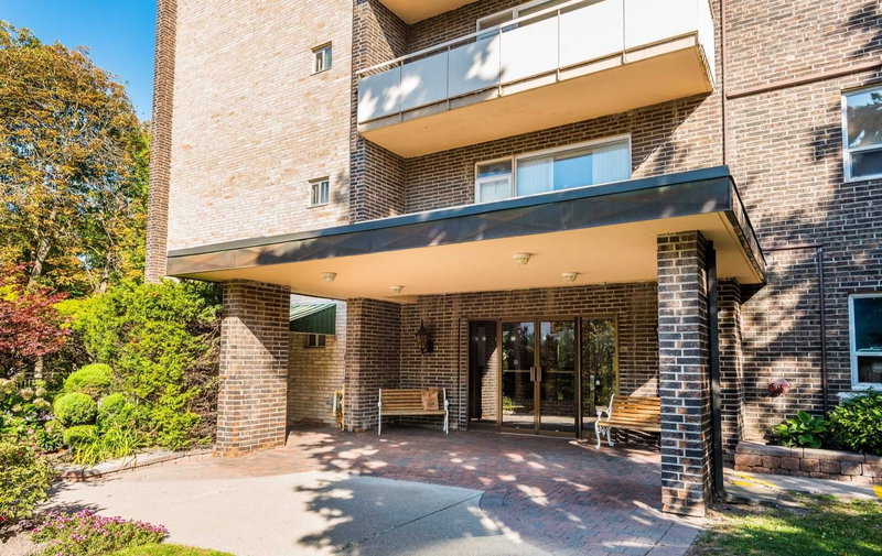 403 - 67 Richmond St, Richmond Hill, L4C3Y3 | Image 2