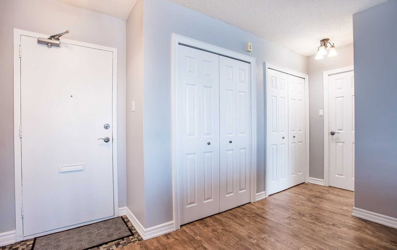 403 - 67 Richmond St, Richmond Hill, L4C3Y3 | Image 3