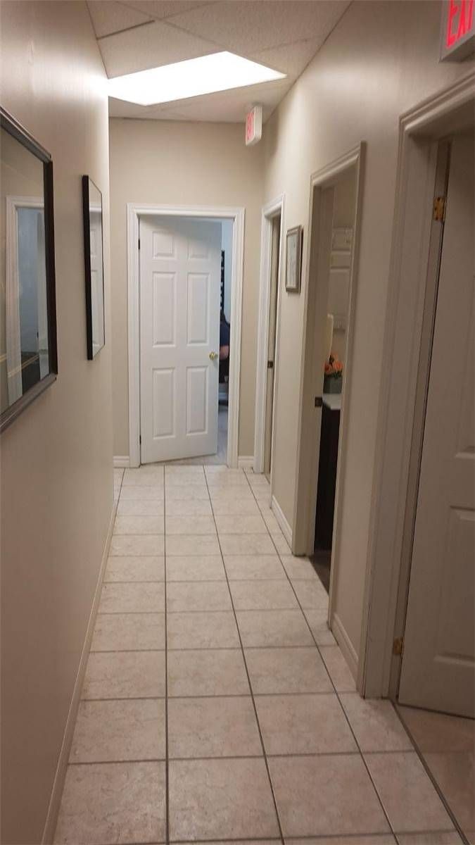 15 - 9555 Yonge St, Richmond Hill, L4C9M5 | Image 2