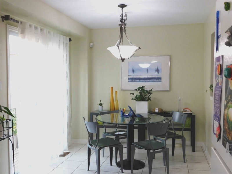 100 Selkirk Dr, Richmond Hill, L4B4S4 | Image 2