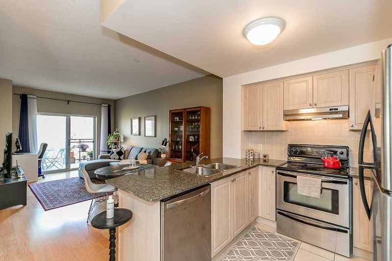 403 - 2 Maison Parc Crt, Vaughan, L4J9K4 | Image 2