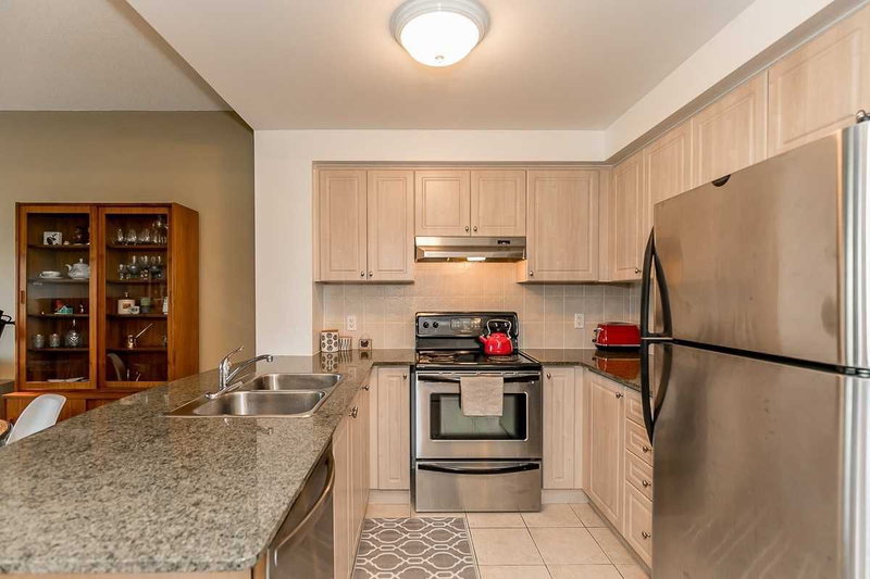 403 - 2 Maison Parc Crt, Vaughan, L4J9K4 | Image 3