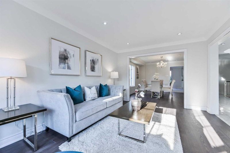 741 Shanahan Blvd, Newmarket, L3X1P8 | Image 3