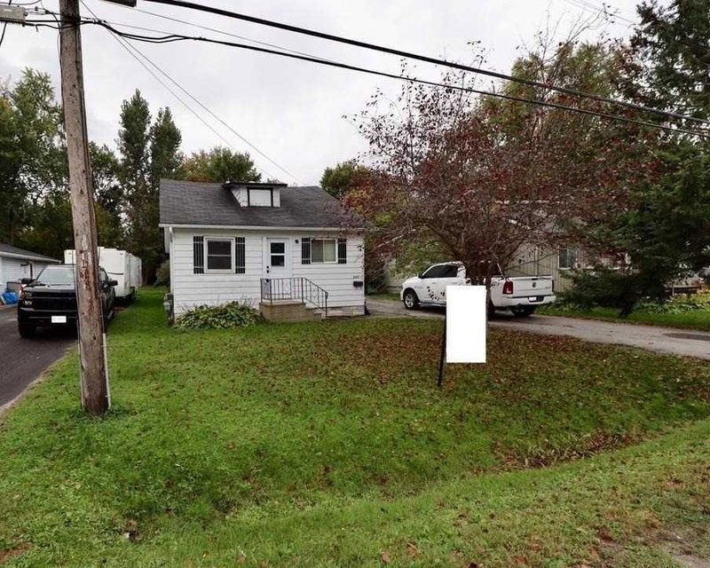 215 Bayview Ave, Georgina, L4P2T3 | Image 3