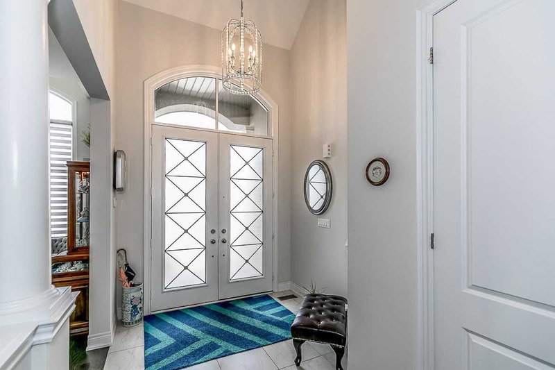 605 Mcgregor Farm Tr, Newmarket, L3X0H6 | Image 2