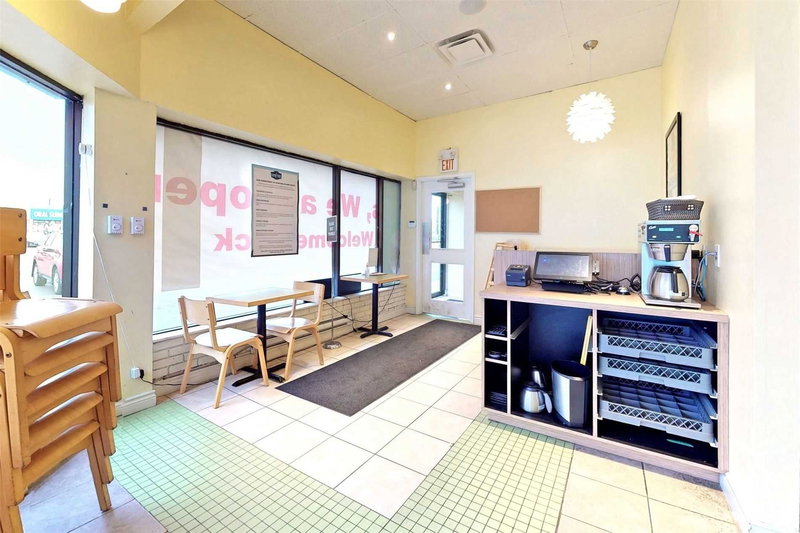 10620 Yonge St, Richmond Hill, L4C 3C5 | Image 2
